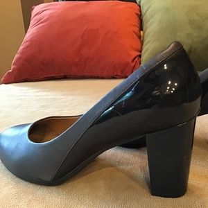 8 1/2 W Clarks Collection Navy Pumps